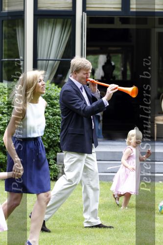Wassernaar 5 juni 2010
Fotouurtje met Prinses Maxima Amalia Alexia Ariane en Prins Willem Alexander in de tuin van hun huis op de Horsten.
Peter Smulders bv