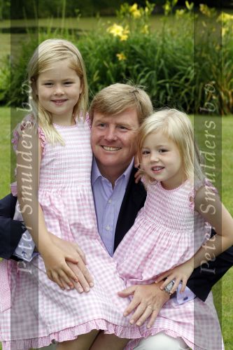 Wassernaar 5 juni 2010
Fotouurtje met Prinses Maxima Amalia Alexia Ariane en Prins Willem Alexander in de tuin van hun huis op de Horsten.
Peter Smulders bv
