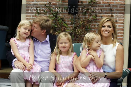 Wassernaar 5 juni 2010
Fotouurtje met Prinses Maxima Amalia Alexia Ariane en Prins Willem Alexander in de tuin van hun huis op de Horsten.
Peter Smulders bv