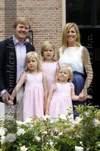Wassernaar 5 juni 2010
Fotouurtje met Prinses Maxima Amalia Alexia Ariane en Prins Willem Alexander in de tuin van hun huis op de Horsten.
Peter Smulders bv