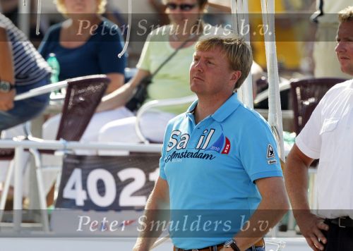 Amsterdam 21 augustus 2010
Prins Willem Alkexander met de groende Draeck bij sail. Prinses Maxima Prinses Amalia Ariane en Alexia zijn er ook bij. Ook is er een kindermeisje bij. Ze voeren onder begeleiding van meerdere politie boten
Peter Smulders bv