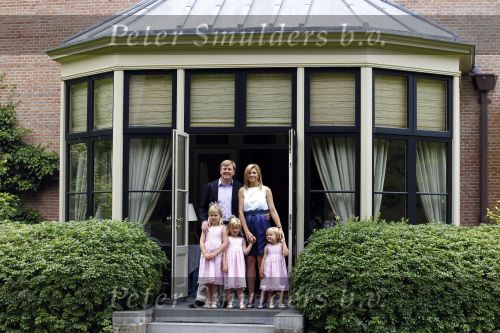 Wassernaar 5 juni 2010
Fotouurtje met Prinses Maxima Amalia Alexia Ariane en Prins Willem Alexander in de tuin van hun huis op de Horsten.
Peter Smulders bv