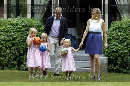 Wassernaar 5 juni 2010
Fotouurtje met Prinses Maxima Amalia Alexia Ariane en Prins Willem Alexander in de tuin van hun huis op de Horsten.
Peter Smulders bv