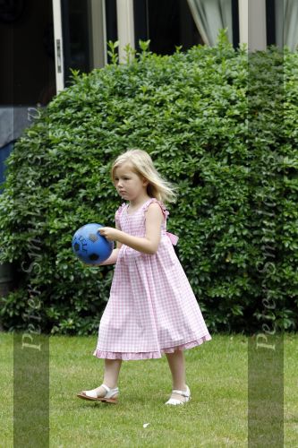 Wassernaar 5 juni 2010
Fotouurtje met Prinses Maxima Amalia Alexia Ariane en Prins Willem Alexander in de tuin van hun huis op de Horsten.
Peter Smulders bv