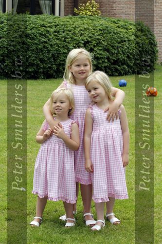 Wassernaar 5 juni 2010
Fotouurtje met Prinses Maxima Amalia Alexia Ariane en Prins Willem Alexander in de tuin van hun huis op de Horsten.
Peter Smulders bv