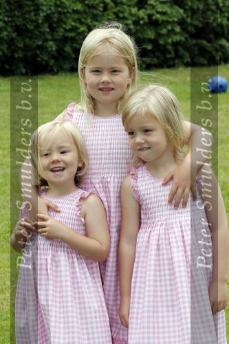 Wassernaar 5 juni 2010
Fotouurtje met Prinses Maxima Amalia Alexia Ariane en Prins Willem Alexander in de tuin van hun huis op de Horsten.
Peter Smulders bv