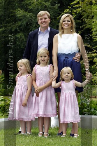 Wassernaar 5 juni 2010
Fotouurtje met Prinses Maxima Amalia Alexia Ariane en Prins Willem Alexander in de tuin van hun huis op de Horsten.
Peter Smulders bv