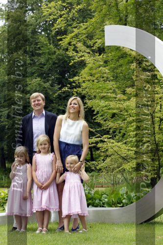 Wassernaar 5 juni 2010
Fotouurtje met Prinses Maxima Amalia Alexia Ariane en Prins Willem Alexander in de tuin van hun huis op de Horsten.
Peter Smulders bv