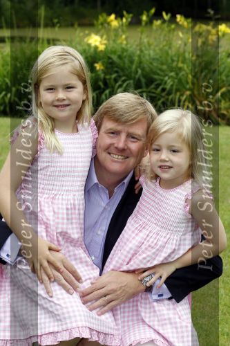 Wassernaar 5 juni 2010
Fotouurtje met Prinses Maxima Amalia Alexia Ariane en Prins Willem Alexander in de tuin van hun huis op de Horsten.
Peter Smulders bv