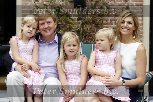 Wassernaar 5 juni 2010
Fotouurtje met Prinses Maxima Amalia Alexia Ariane en Prins Willem Alexander in de tuin van hun huis op de Horsten.
Peter Smulders bv