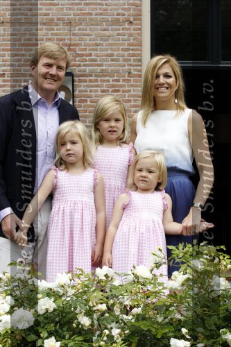 Wassernaar 5 juni 2010
Fotouurtje met Prinses Maxima Amalia Alexia Ariane en Prins Willem Alexander in de tuin van hun huis op de Horsten.
Peter Smulders bv