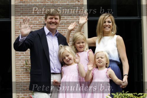 Wassernaar 5 juni 2010
Fotouurtje met Prinses Maxima Amalia Alexia Ariane en Prins Willem Alexander in de tuin van hun huis op de Horsten.
Peter Smulders bv