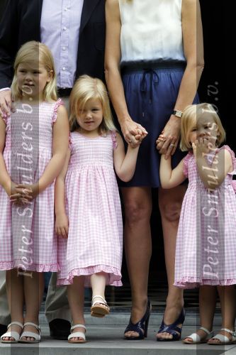 Wassernaar 5 juni 2010
Fotouurtje met Prinses Maxima Amalia Alexia Ariane en Prins Willem Alexander in de tuin van hun huis op de Horsten.
Peter Smulders bv