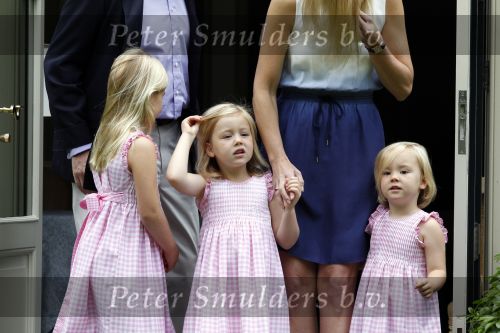 Wassernaar 5 juni 2010
Fotouurtje met Prinses Maxima Amalia Alexia Ariane en Prins Willem Alexander in de tuin van hun huis op de Horsten.
Peter Smulders bv