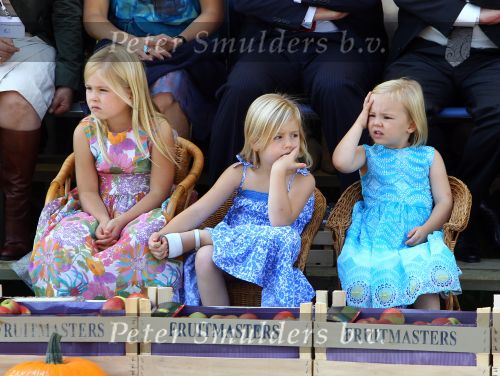 Tiel, 11 September 2010
50e maal FruitCorso met als gasten
Prins Willem Alexander, Prinses Maxima, Prinses Amalia, Prinses Alexia en Prinses Ariane
Foto Peter Smulders BV