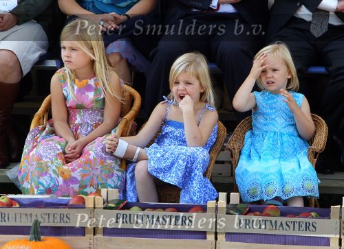 Tiel, 11 September 2010
50e maal FruitCorso met als gasten
Prins Willem Alexander, Prinses Maxima, Prinses Amalia, Prinses Alexia en Prinses Ariane
Foto Peter Smulders BV