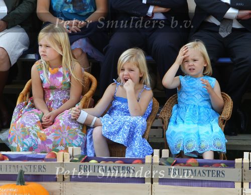 Tiel, 11 September 2010
50e maal FruitCorso met als gasten
Prins Willem Alexander, Prinses Maxima, Prinses Amalia, Prinses Alexia en Prinses Ariane
Foto Peter Smulders BV