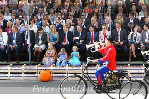 Tiel, 11 September 2010
50e maal FruitCorso met als gasten
Prins Willem Alexander, Prinses Maxima, Prinses Amalia, Prinses Alexia en Prinses Ariane
Foto Peter Smulders BV