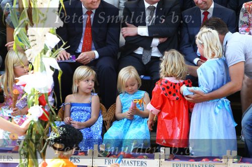 Tiel, 11 September 2010
50e maal FruitCorso met als gasten
Prins Willem Alexander, Prinses Maxima, Prinses Amalia, Prinses Alexia en Prinses Ariane
Foto Peter Smulders BV