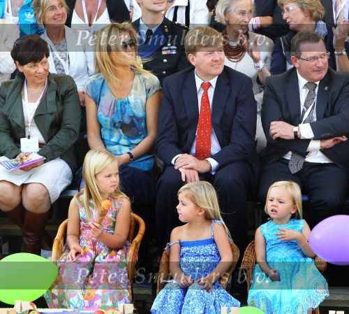 Tiel, 11 September 2010
50e maal FruitCorso met als gasten
Prins Willem Alexander, Prinses Maxima, Prinses Amalia, Prinses Alexia en Prinses Ariane
Foto Peter Smulders BV