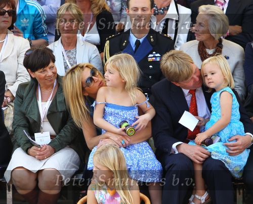 Tiel, 11 September 2010
50e maal FruitCorso met als gasten
Prins Willem Alexander, Prinses Maxima, Prinses Amalia, Prinses Alexia en Prinses Ariane
Foto Peter Smulders BV