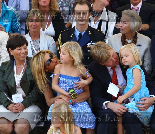 Tiel, 11 September 2010
50e maal FruitCorso met als gasten
Prins Willem Alexander, Prinses Maxima, Prinses Amalia, Prinses Alexia en Prinses Ariane
Foto Peter Smulders BV