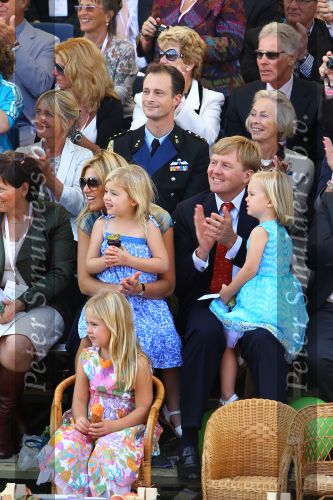 Tiel, 11 September 2010
50e maal FruitCorso met als gasten
Prins Willem Alexander, Prinses Maxima, Prinses Amalia, Prinses Alexia en Prinses Ariane
Foto Peter Smulders BV