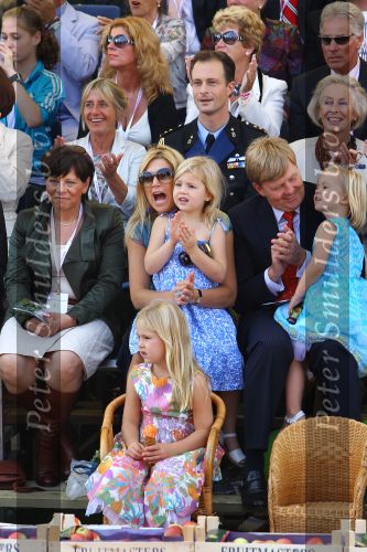 Tiel, 11 September 2010
50e maal FruitCorso met als gasten
Prins Willem Alexander, Prinses Maxima, Prinses Amalia, Prinses Alexia en Prinses Ariane
Foto Peter Smulders BV