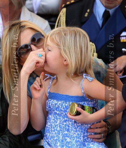 Tiel, 11 September 2010
50e maal FruitCorso met als gasten
Prins Willem Alexander, Prinses Maxima, Prinses Amalia, Prinses Alexia en Prinses Ariane
Foto Peter Smulders BV