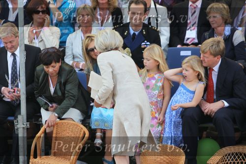 Tiel, 11 September 2010
50e maal FruitCorso met als gasten
Prins Willem Alexander, Prinses Maxima, Prinses Amalia, Prinses Alexia en Prinses Ariane
Foto Peter Smulders BV