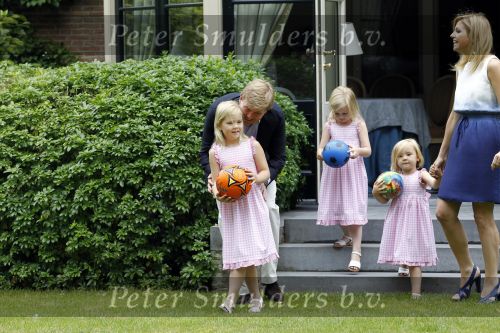 Wassernaar 5 juni 2010
Fotouurtje met Prinses Maxima Amalia Alexia Ariane en Prins Willem Alexander in de tuin van hun huis op de Horsten.
Peter Smulders bv