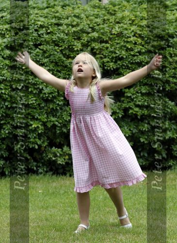 Wassernaar 5 juni 2010
Fotouurtje met Prinses Maxima Amalia Alexia Ariane en Prins Willem Alexander in de tuin van hun huis op de Horsten.
Peter Smulders bv