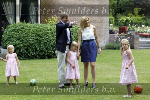 Wassernaar 5 juni 2010
Fotouurtje met Prinses Maxima Amalia Alexia Ariane en Prins Willem Alexander in de tuin van hun huis op de Horsten.
Peter Smulders bv