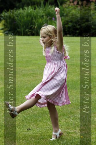 Wassernaar 5 juni 2010
Fotouurtje met Prinses Maxima Amalia Alexia Ariane en Prins Willem Alexander in de tuin van hun huis op de Horsten.
Peter Smulders bv
