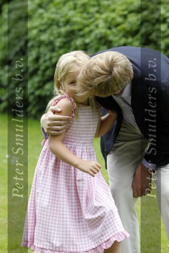 Wassernaar 5 juni 2010
Fotouurtje met Prinses Maxima Amalia Alexia Ariane en Prins Willem Alexander in de tuin van hun huis op de Horsten.
Peter Smulders bv