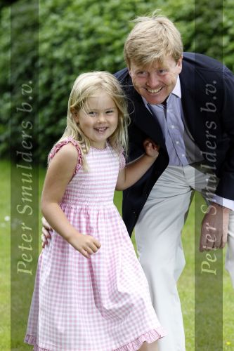 Wassernaar 5 juni 2010
Fotouurtje met Prinses Maxima Amalia Alexia Ariane en Prins Willem Alexander in de tuin van hun huis op de Horsten.
Peter Smulders bv