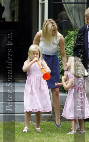 Wassernaar 5 juni 2010
Fotouurtje met Prinses Maxima Amalia Alexia Ariane en Prins Willem Alexander in de tuin van hun huis op de Horsten.
Peter Smulders bv