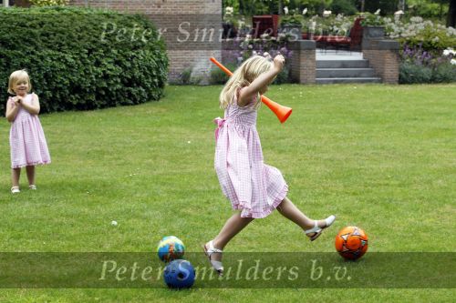 Wassernaar 5 juni 2010
Fotouurtje met Prinses Maxima Amalia Alexia Ariane en Prins Willem Alexander in de tuin van hun huis op de Horsten.
Peter Smulders bv