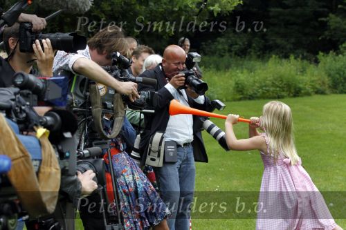 Wassernaar 5 juni 2010
Fotouurtje met Prinses Maxima Amalia Alexia Ariane en Prins Willem Alexander in de tuin van hun huis op de Horsten.
Peter Smulders bv