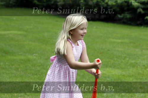 Wassernaar 5 juni 2010
Fotouurtje met Prinses Maxima Amalia Alexia Ariane en Prins Willem Alexander in de tuin van hun huis op de Horsten.
Peter Smulders bv