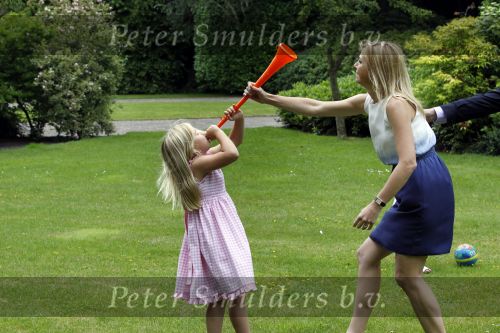 Wassernaar 5 juni 2010
Fotouurtje met Prinses Maxima Amalia Alexia Ariane en Prins Willem Alexander in de tuin van hun huis op de Horsten.
Peter Smulders bv
