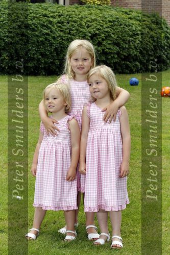 Wassernaar 5 juni 2010
Fotouurtje met Prinses Maxima Amalia Alexia Ariane en Prins Willem Alexander in de tuin van hun huis op de Horsten.
Peter Smulders bv