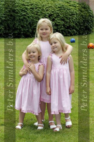 Wassernaar 5 juni 2010
Fotouurtje met Prinses Maxima Amalia Alexia Ariane en Prins Willem Alexander in de tuin van hun huis op de Horsten.
Peter Smulders bv