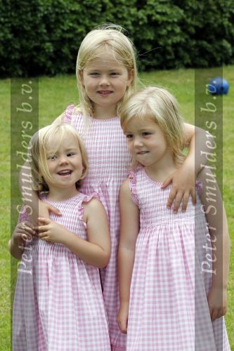 Wassernaar 5 juni 2010
Fotouurtje met Prinses Maxima Amalia Alexia Ariane en Prins Willem Alexander in de tuin van hun huis op de Horsten.
Peter Smulders bv