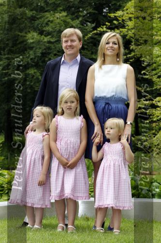 Wassernaar 5 juni 2010
Fotouurtje met Prinses Maxima Amalia Alexia Ariane en Prins Willem Alexander in de tuin van hun huis op de Horsten.
Peter Smulders bv