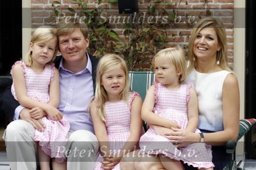 Wassernaar 5 juni 2010
Fotouurtje met Prinses Maxima Amalia Alexia Ariane en Prins Willem Alexander in de tuin van hun huis op de Horsten.
Peter Smulders bv