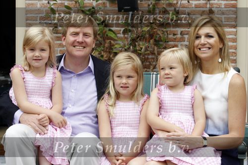 Wassernaar 5 juni 2010
Fotouurtje met Prinses Maxima Amalia Alexia Ariane en Prins Willem Alexander in de tuin van hun huis op de Horsten.
Peter Smulders bv