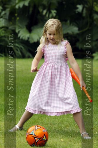 Wassernaar 5 juni 2010
Fotouurtje met Prinses Maxima Amalia Alexia Ariane en Prins Willem Alexander in de tuin van hun huis op de Horsten.
Peter Smulders bv