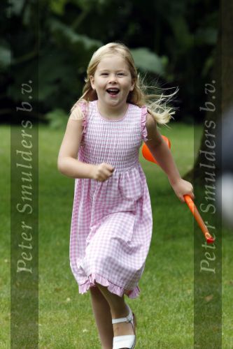 Wassernaar 5 juni 2010
Fotouurtje met Prinses Maxima Amalia Alexia Ariane en Prins Willem Alexander in de tuin van hun huis op de Horsten.
Peter Smulders bv