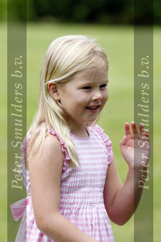 Wassernaar 5 juni 2010
Fotouurtje met Prinses Maxima Amalia Alexia Ariane en Prins Willem Alexander in de tuin van hun huis op de Horsten.
Peter Smulders bv